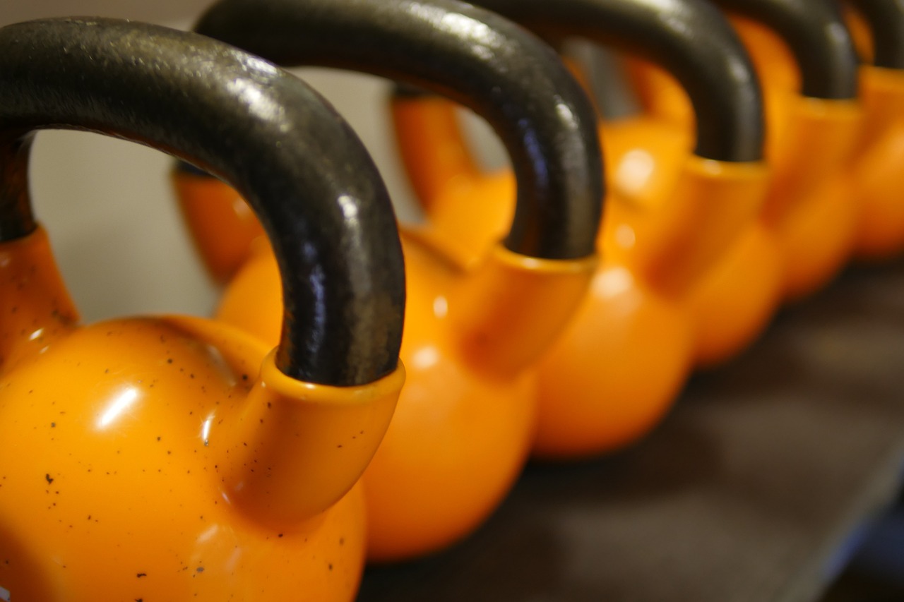 kettlebell arancioni atrezzi palestra casa cagliari
